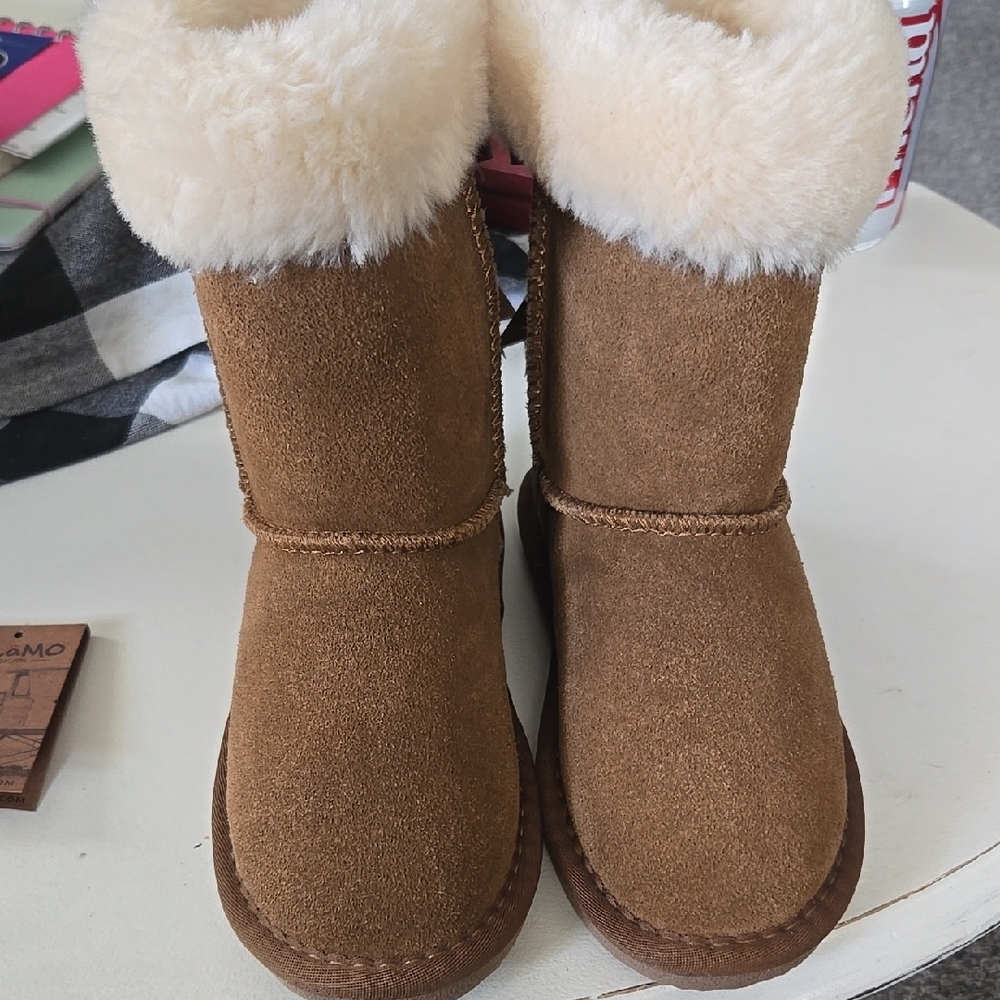 Lamo Tan and Cream Ankle Boots with Plush Trim Size 1 Nwt
